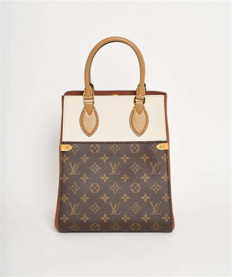 rectangle louis vuitton bag